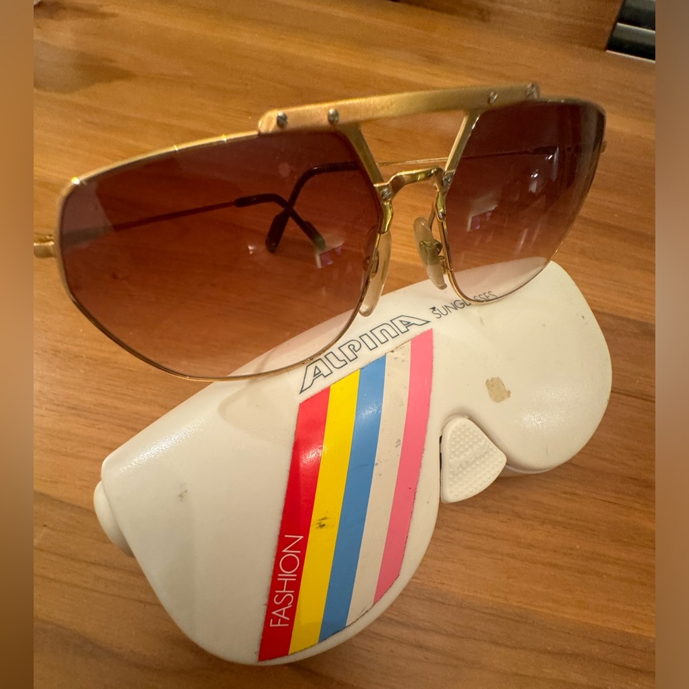 Alpina M6 vintage shades with tricolored lenses
a precious old 80's original